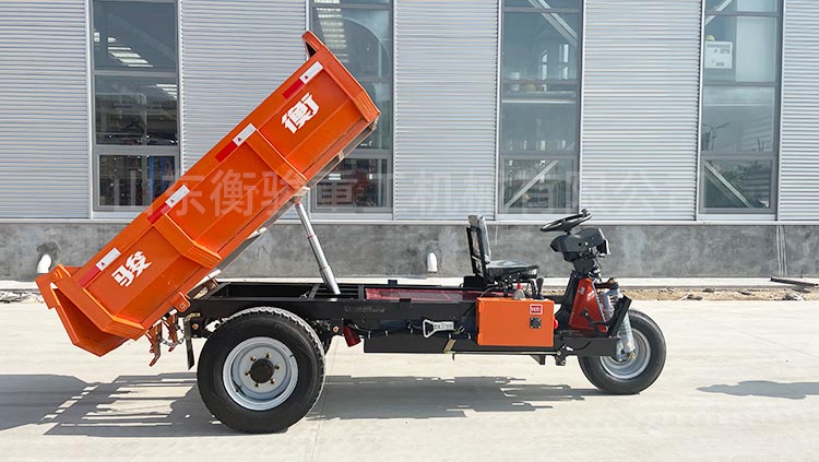 電動(dòng)礦用三輪車