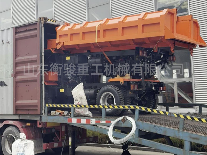  8噸電動(dòng)四輪自卸車裝柜出口